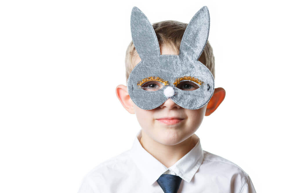 Les masques d'animaux sont des travaux manuels simples que peuvent réaliser les enfants en âge préscolaire