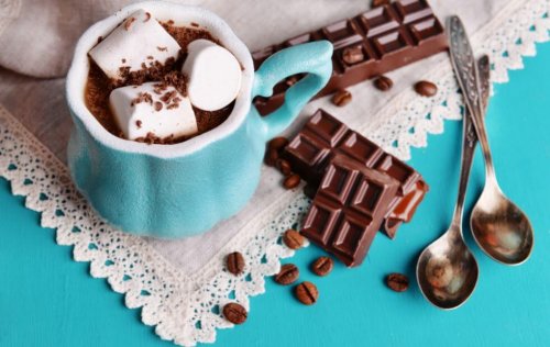 desserts parfaits à partager en famille : chocolat chaud et guimauves