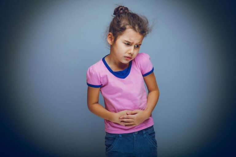 Douleurs abdominales chez l'enfant : 7 remèdes naturels