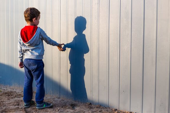 Que faire si mon enfant a un ami imaginaire