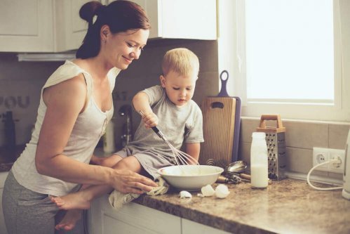 le bonheur d'être mère pour une femme
