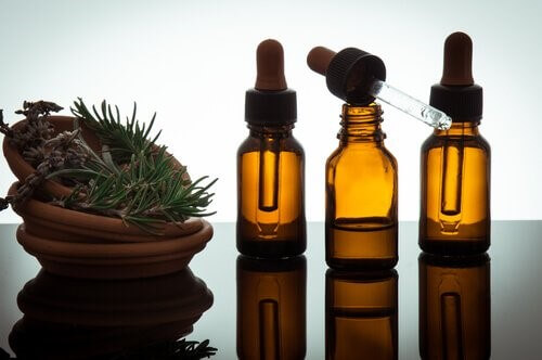les huiles essentielles permettent d'apaiser la douleur d'une entorse à la cheville