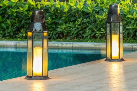 illuminations nocturnes de jardin : lampes de sol