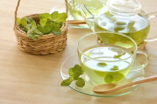 le thé à la menthe contre l'indigestion