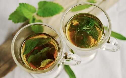 infusion de menthe et d'anis pour apaiser les flatulences