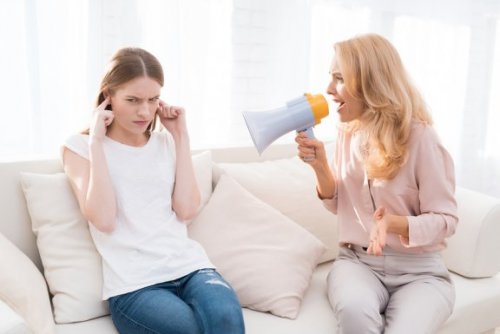 Crier sur les enfants a des conséquences sur le long terme