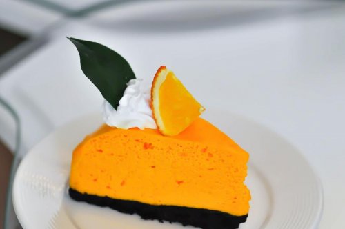 part de gâteau à l'orange