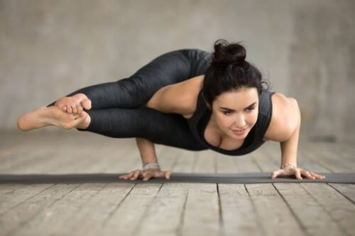 La posture des 8 angles figure parmi les postures de yoga rarement pratiquées