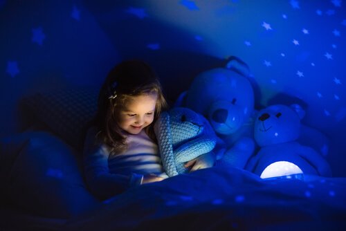 racontez des histoires à votre enfant pour l'aider à lutter contre la peur d'être seul