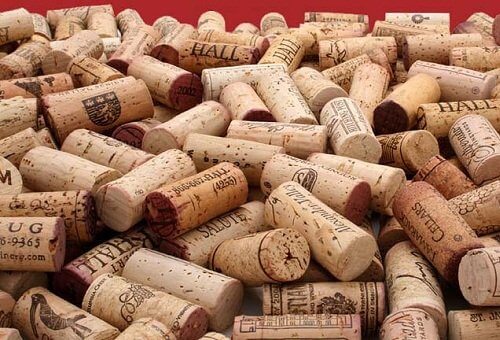 porte-clés réalisés avec des éléments recyclés : les bouchons de liège