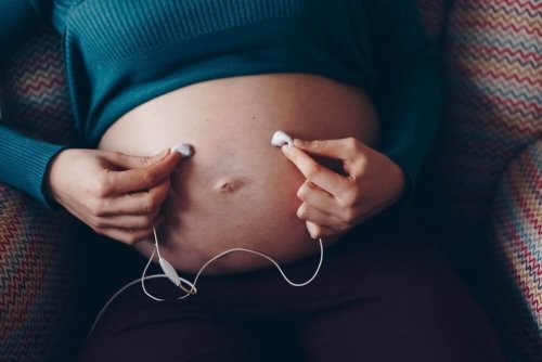 la stimulation prénatale peut passer par la musique