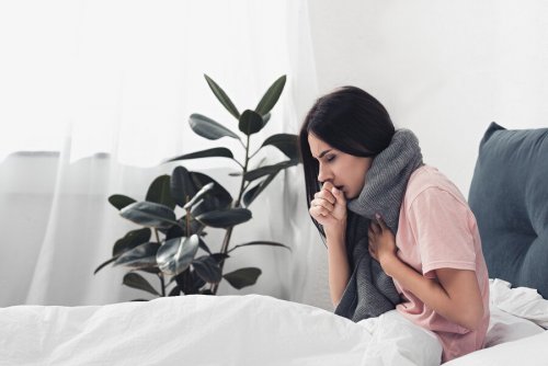 Une femme qui a la grippe