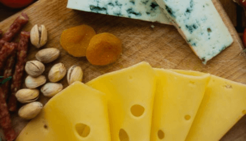 pêche, fromage et pistaches