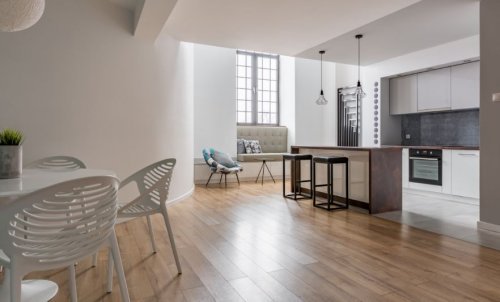 bien choisir son sol pour illuminer un espace sans électricité