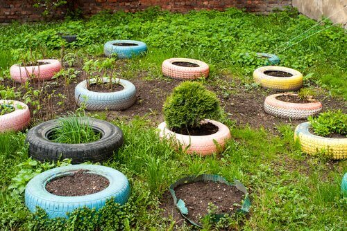 recycler des pneus pour décorer votre jardin