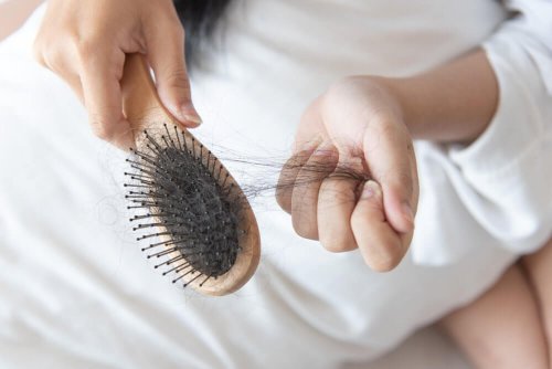 Traiter la chute de cheveux avec 3 remèdes maison