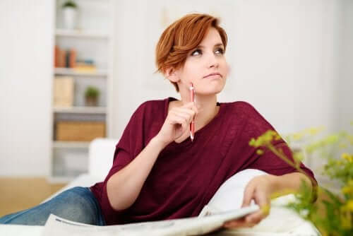 femme en proie à la momnésie