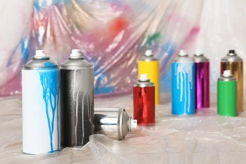 Peintures aérosol : 7 idées pour relooker son intérieur
