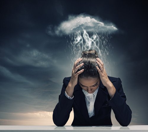 femme qui souffre de migraines