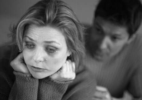 femme triste à cause de l'anaorgasmie