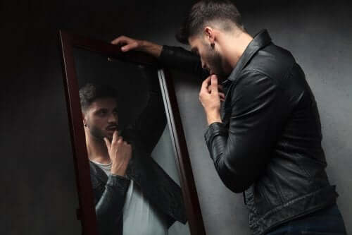 10 signes que vous sortez avec une personne narcissique