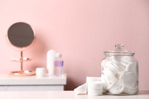 Comment ranger votre salle de bains à l'aide de bocaux