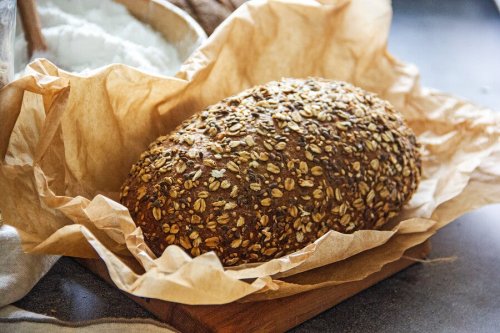 Préférer le pain complet au pain blanc pour consommer moins d'hydrates de carbone