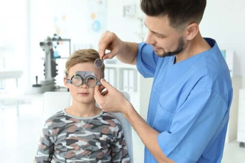 Comment détecter les problèmes de vision chez les enfants