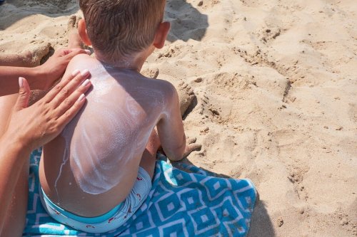 Il est essentiel de protéger la peau des enfants en été