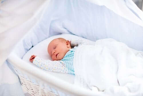 Plagiocéphalie du bébé : prévention et traitement