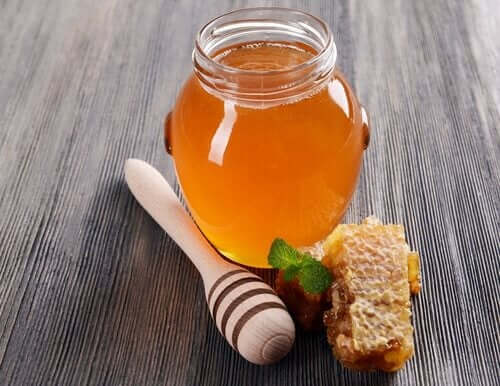 La consommation de miel peut entraîner le botulisme infantile chez les bébés de moins d'un an