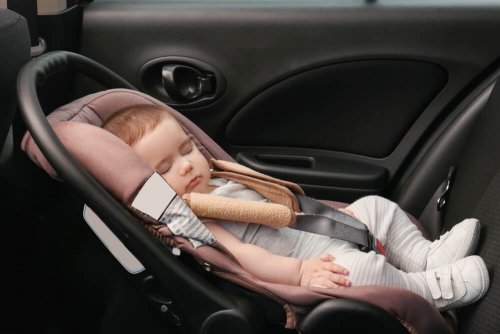 Il est préférable de ne pas laisser trop longtemps dans un siège auto un bébé présentant une plagiocéphalie