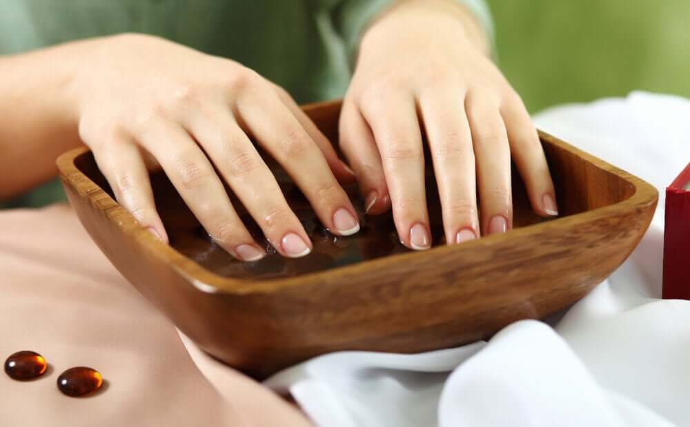 Ongles cassants : 4 ingrédients naturels pour les soigner - Améliore ta ...