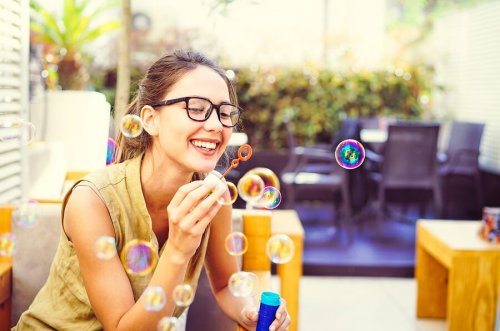 Faire des bulles : un des exercices de mindfulness s'avérant efficaces