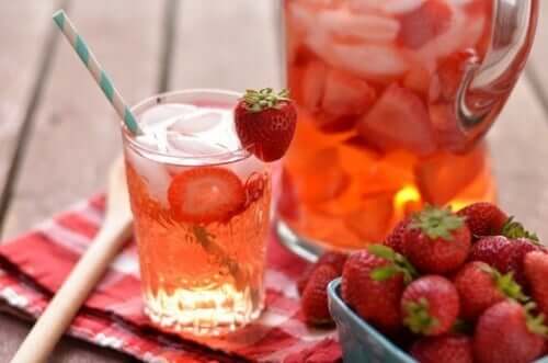 L'eau aromatisée à la fraise