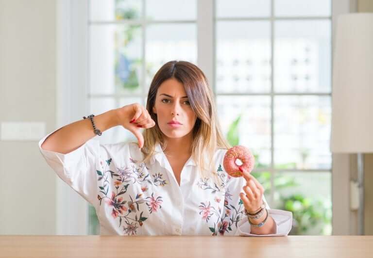 Une femme qui présente une intolérance au sorbitol