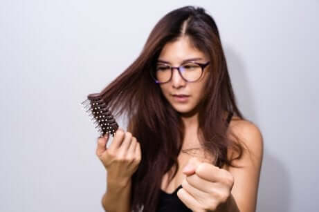 Certains aliments permettent de renforcer les cheveux