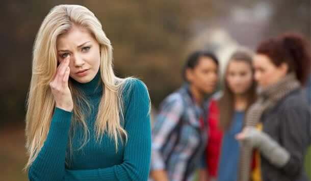 Une femme ayant besoin de s'affranchir du regard des autres pour accepter ses défauts