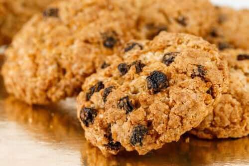 Apprenez à faire des biscuits sains avec de l’avoine et des raisins secs