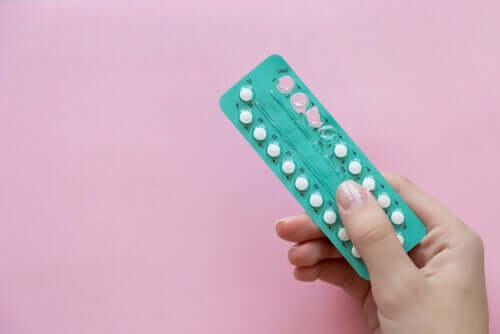 Le flux vaginal marron et les pilules contraceptives