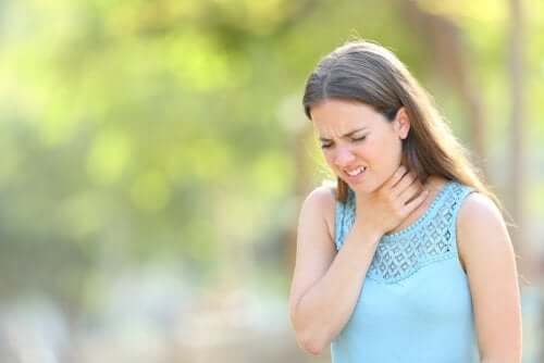 Mucus dans la gorge : que peut-on faire ?