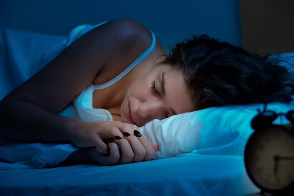 Comment entraîner le cerveau à dormir pour combattre la paralysie du sommeil