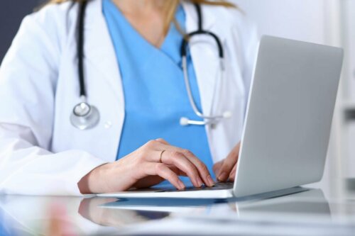 Voyager lorsqu'on est diabétique : consulter son médecin avant de partir