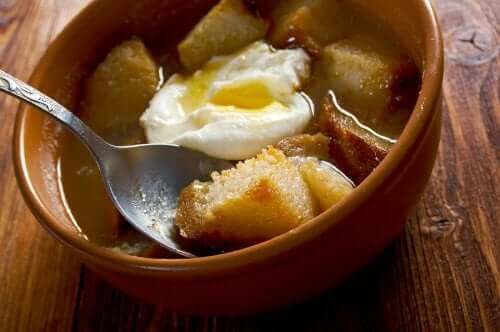 La recette de la soupe à l'ail castillane