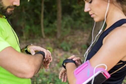 Deux personnes qui vont courir selon les conseils d'un psychologue du sport