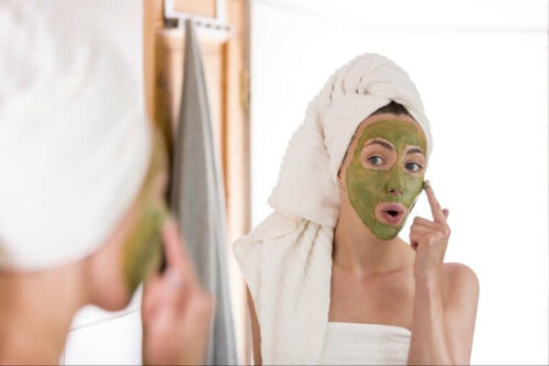 Des masques pour les peaux grasses