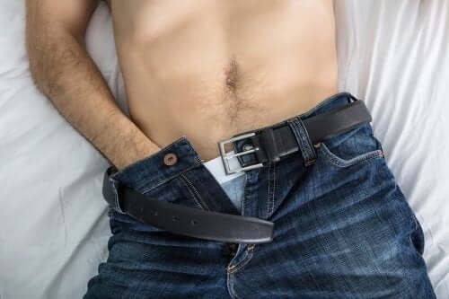 Un homme sujet à la pollution nocturne