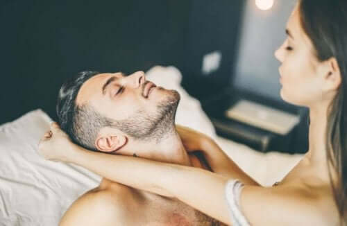 Un couple cherchant à atteindre l'orgasme prolongé