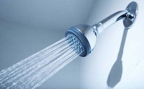 Ne pas gaspiller l'eau pour prendre soin de l'environnement
