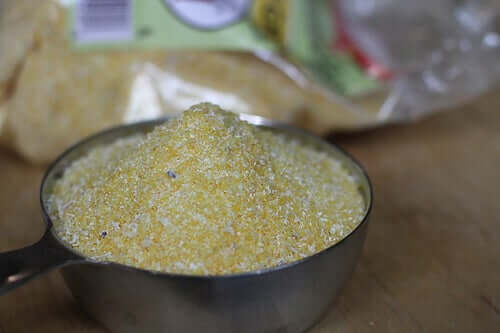 Farine de maïs pour faire des pâtes sans gluten.